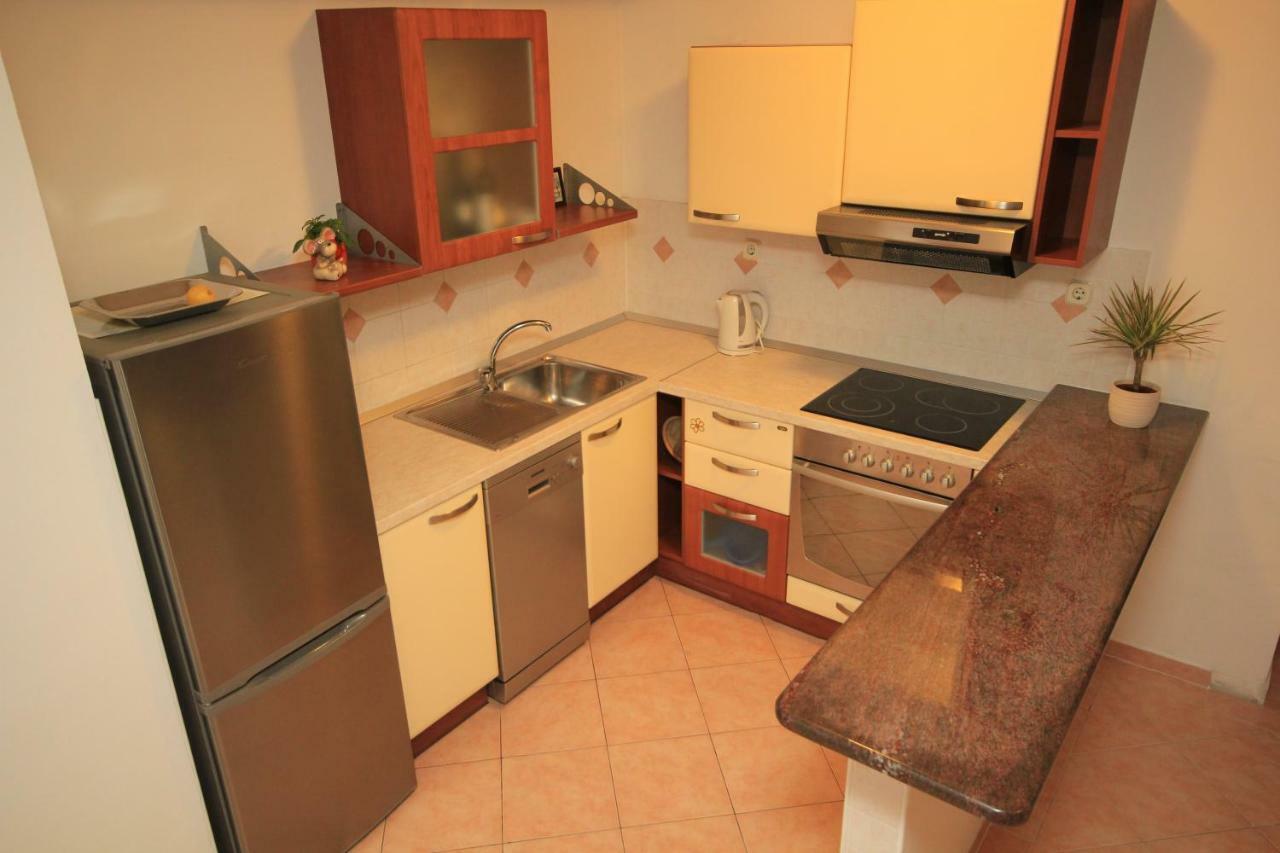Comfort Sea View Apartment With Parking And Two Bedrooms Baska Voda Luaran gambar