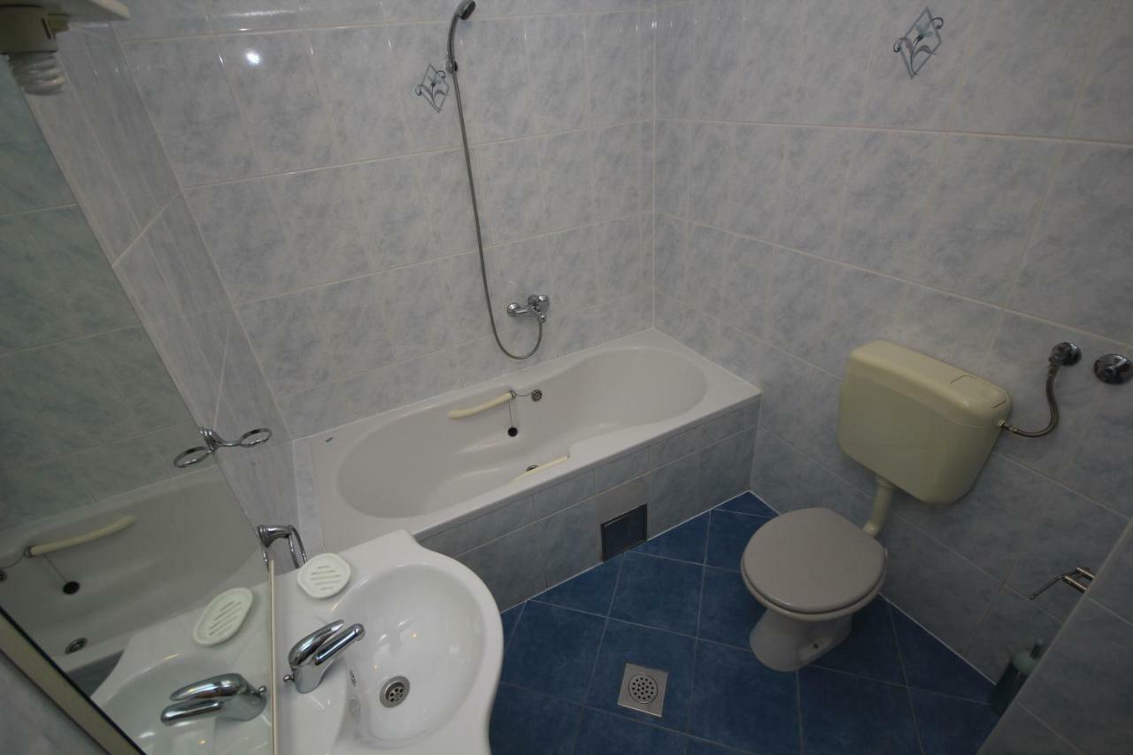 Comfort Sea View Apartment With Parking And Two Bedrooms Baska Voda Luaran gambar